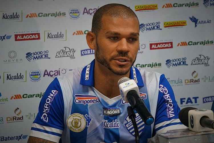 Volante Nilton, do CSA, foi campeão pelo Cruzeiro em 2013 e 2014
