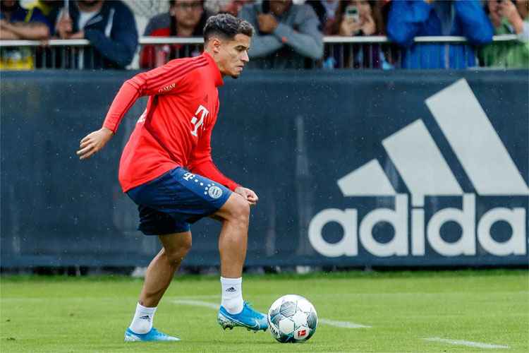 Coutinho foi convocado para a partida e sua estreia é esperada com impaciência pelos torcedores