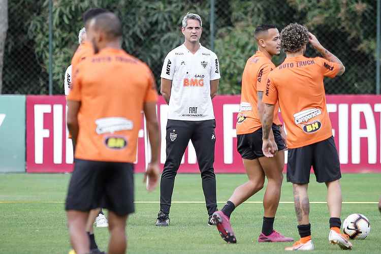 Rodrigo Santana mandará a campo apenas dois titulares do Atlético