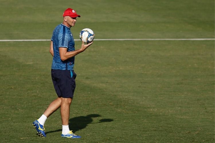 Dal Pozzo já decidiu equipe que entra em campo amanhã