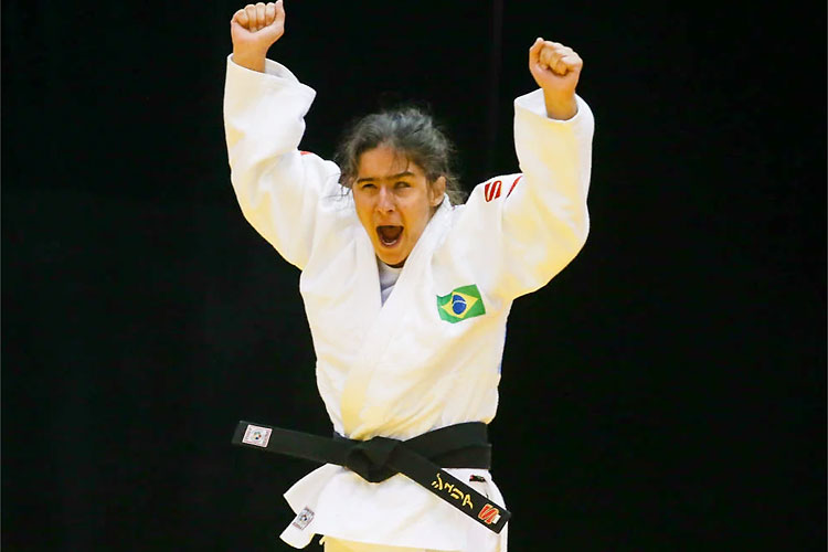 Giulia Pereira, de apenas 19 anos, faturou o ouro para o Brasil no judô