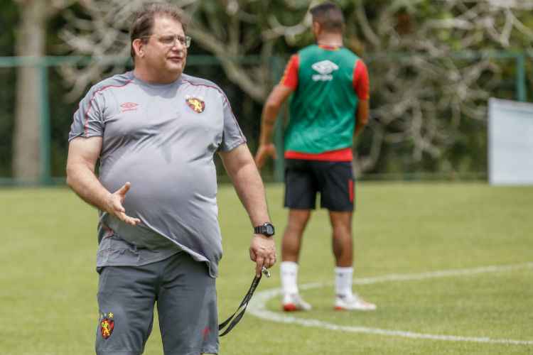 Técnico vai mudar o time novamente contra o Bragantino