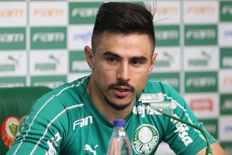Willian espera futuro promissor com Mano Menezes no comando palmeirense