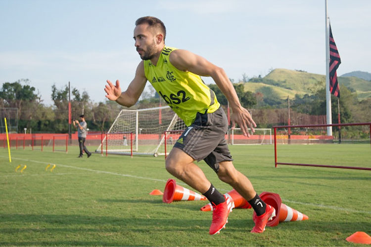Everton Ribeiro disse que todos os jogos têm a mesma importância para o time