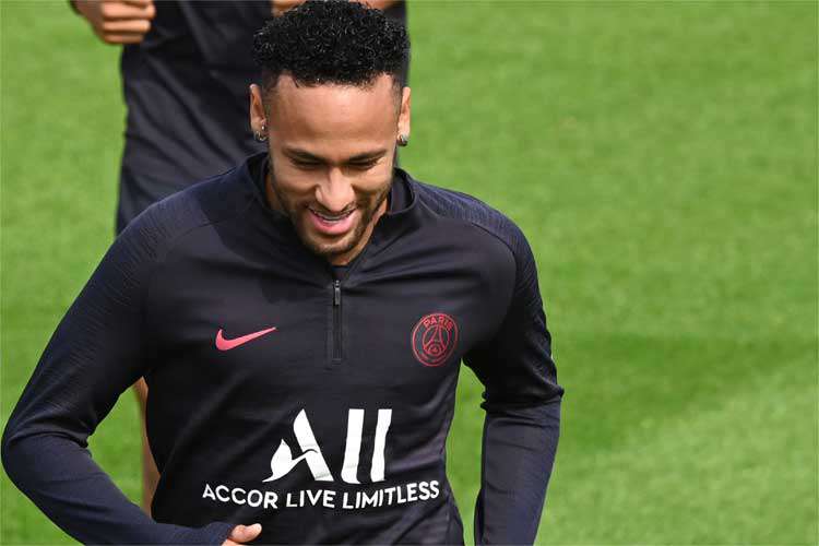Neymar treinou normalmente e deve ser titular neste fim de semana
