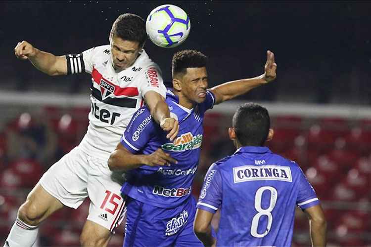 São Paulo sofre para arrancar empate com o CSA no Morumbi: sinal de alerta