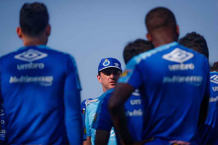 Ceni acredita que Cruzeiro poderá brigar de igual para igual com o Flamengo em jogo no próximo sábado