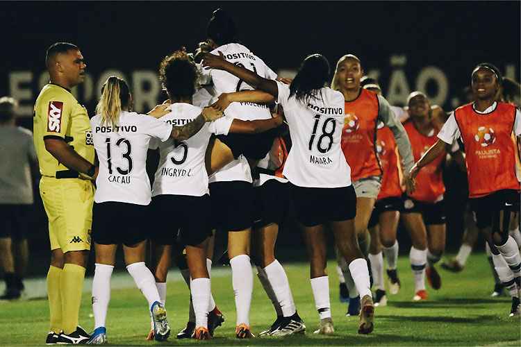 Corinthians goleou Ferroviária fora de casa e abriu larga vantagem para volta
