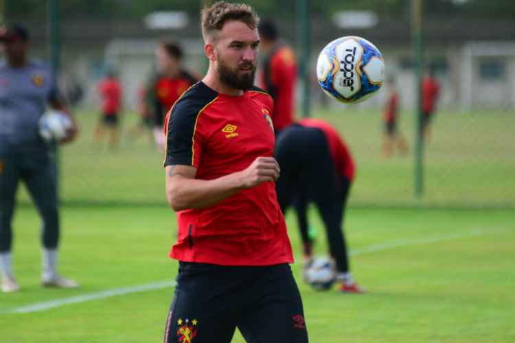Jogador de 30 anos poderá fazer estreia pelo Sport, em casa, diante do América-MG