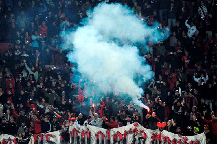 Torcedores do Colón-ARG devem encher estádio contra Atlético