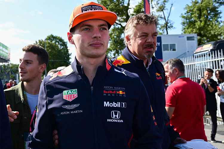 Verstappen superou Ferrari e Mercedes no primeiro treino livre