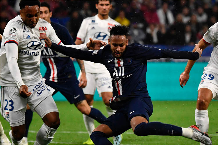 Neymar voltou a decidir uma partida nos instantes finais