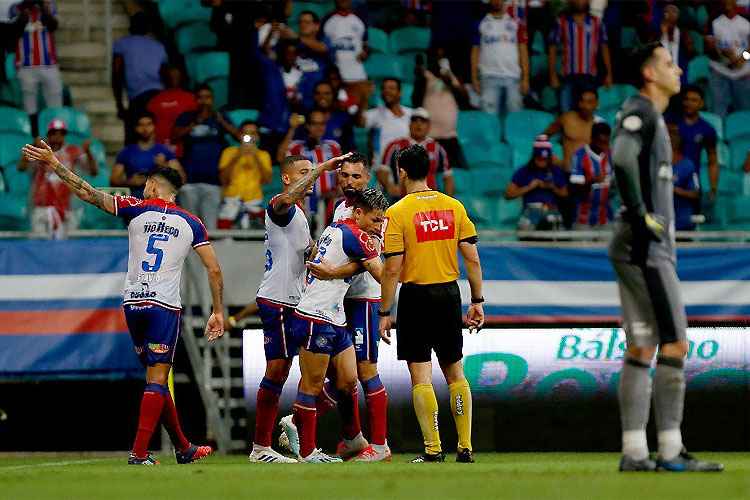 Arthur abriu o placar para o Bahia no primeiro tempo: tricolor busca reação