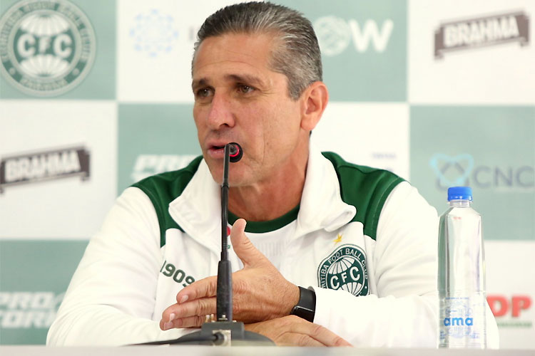 Estreia do técnico Jorginho será a grande novidade no Coritiba neste sábado