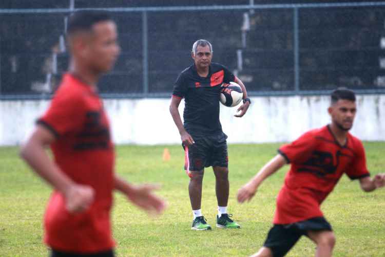 Ricardo Guardiola quer levar o Íbis para a Série A1 após 20 anos
