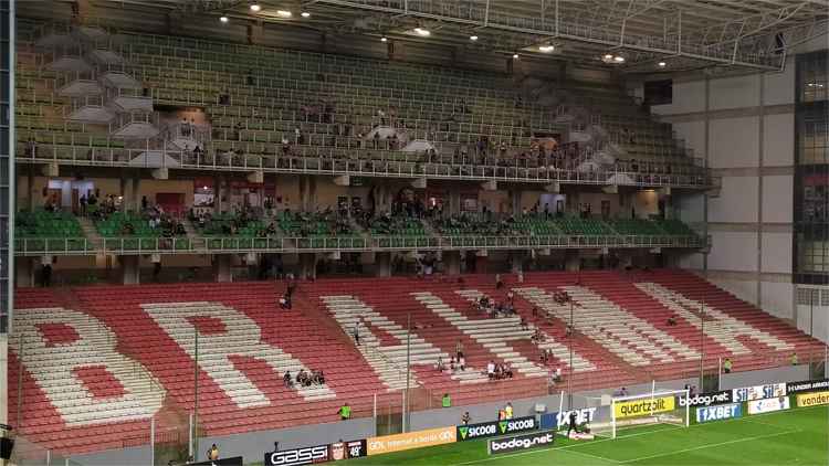 Espaço geralmente destinado às organizadas ficou vazio na noite deste domingo