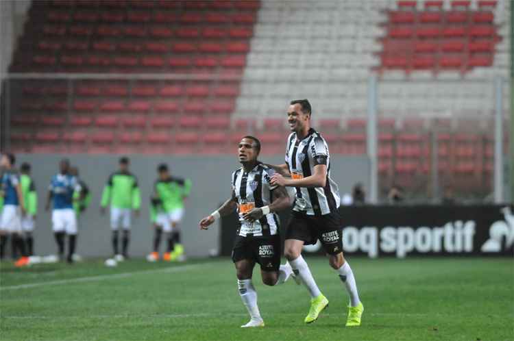 Otero lamentou jogar diante de pequeno público e pediu foco do Atlético em reta final da Série A