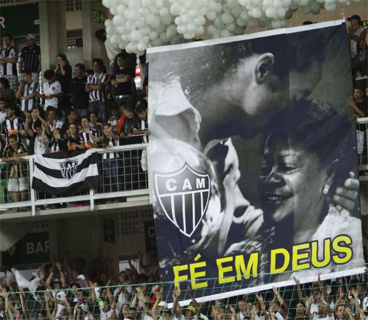 Em 2012, torcedores estenderam banner no Horto com imagem de Miguelina ao lado do craque