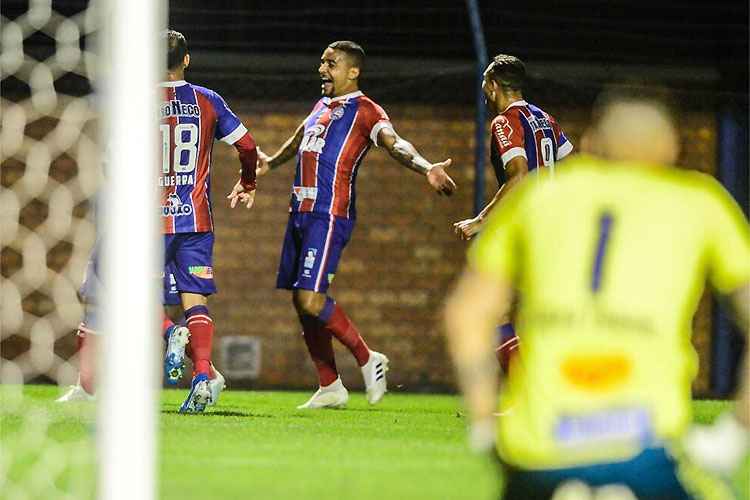 Bahia fez a festa na Ressacada e subiu para o sexto lugar no Brasileiro