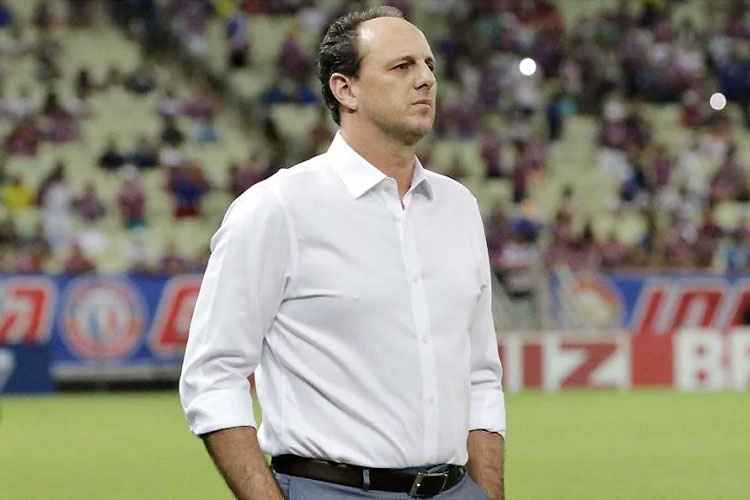 Rogério Ceni foi recepcionado como ídolo pela torcida do Fortaleza no retorno