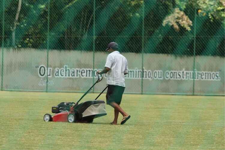 O primeiro campo do CT Ninho das Cobras já está operando