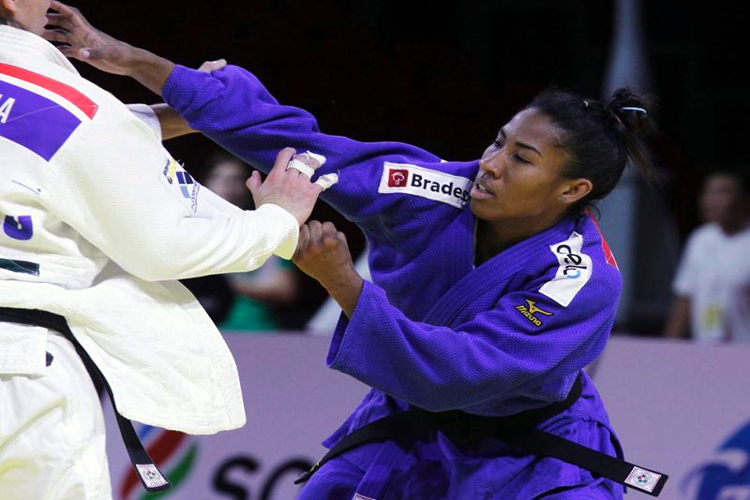 A ceilandense Ketleyn Quadros comemorou a oportunidade de competir com o apoio da torcida<BR>