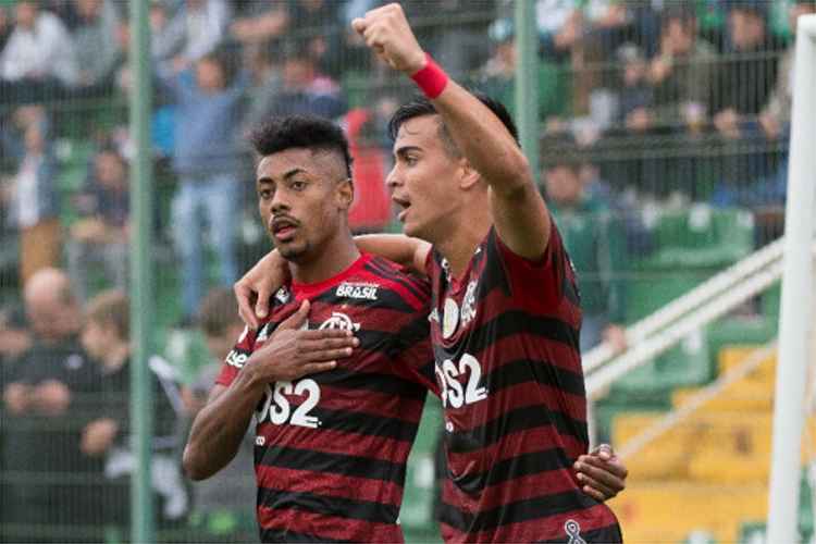 Bruno Henrique marcou de cabeça e garantiu vitória do Flamengo