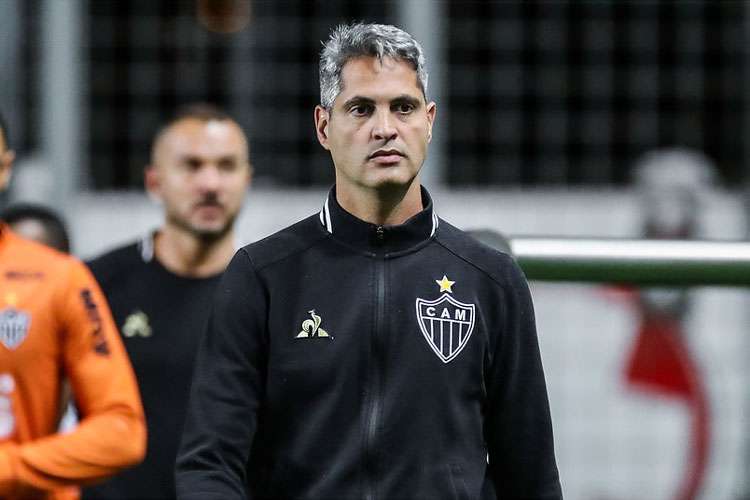 Rodrigo Santana armou o Atlético com novidades para enfrentar o Grêmio