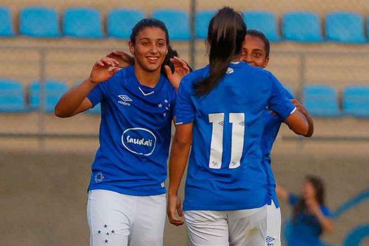 Duda é a quarta jogadora do elenco a renovar contrato com Cruzeiro