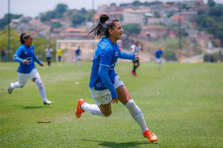 Cruzeiro é o líder do campeonato, com nove pontos