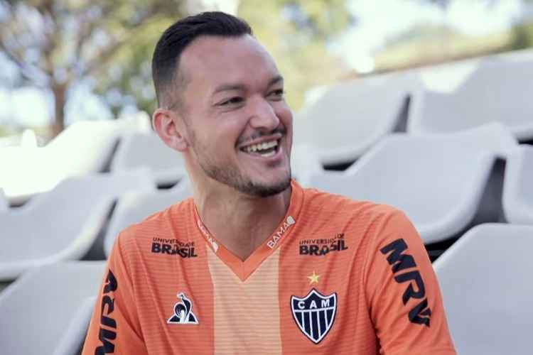 Zagueiro deu entrevista ao canal "Pilhado", do jornalista Thiago Asmar