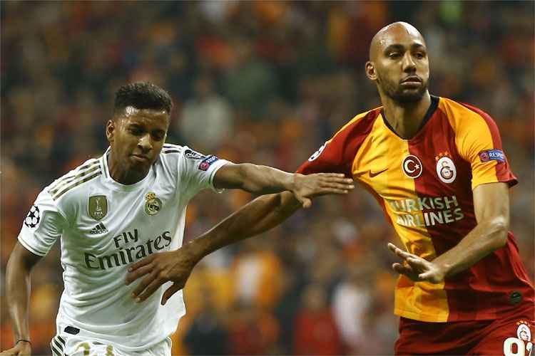 Ex-santista de 18 anos fez seu primeiro jogo como titular na Champions League