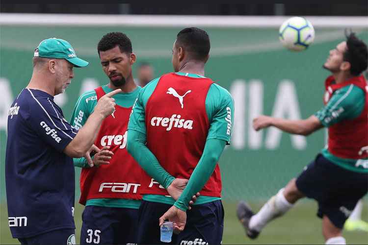 Mano Menezes treina Palmeiras prepara para enfrentar o lanterna Avaí