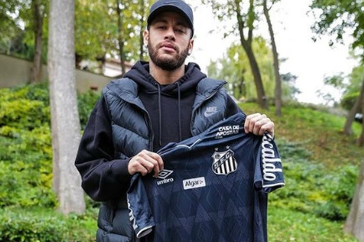 Neymar agradece Santos por camisa que simboliza luta contra racismo