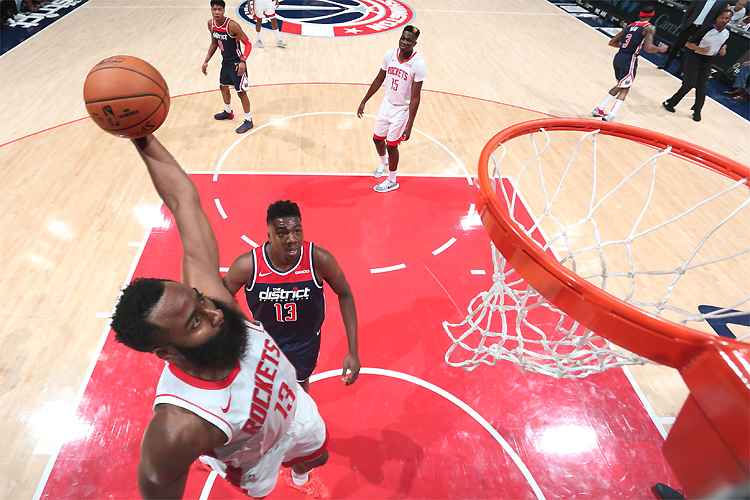 James Harden foi o grande destaque da vitória do Houston Rockets