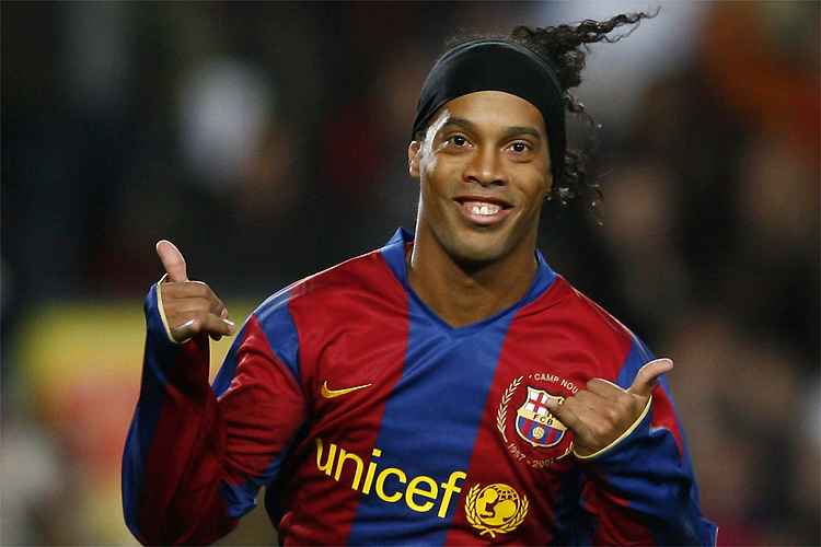 Ronaldinho ganhou a Liga dos Campeões pelo Barcelona em 2005/06