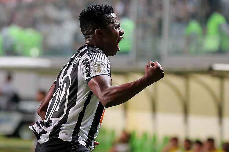 Cazares marcou quatro vezes no Brasileiro, mas virou reserva com o técnico Vagner Mancini