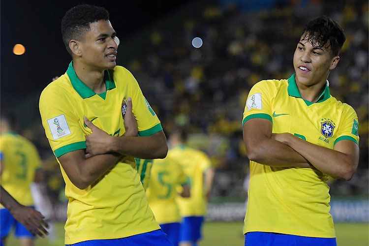 Brasil sofreu para emplacar vitória sobre os chilenos e garantir vaga nas quartas