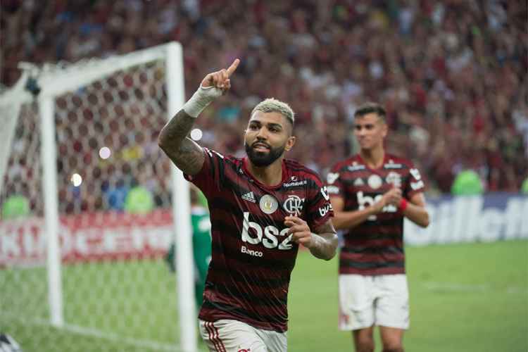 Gabriel Barbosa marcou o terceiro gol do Flamengo na vitória de virada sobre o Bahia