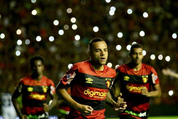 Sem Hernane, restará a Guilherme liderar o ataque rubro-negro