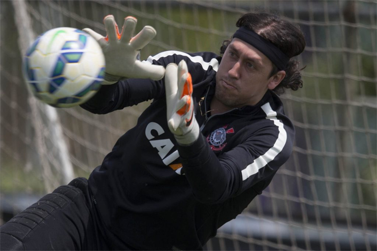 Lateral-direito Fagner e o goleiro Cássio (foto) estavam de fora da equipe há dois jogos