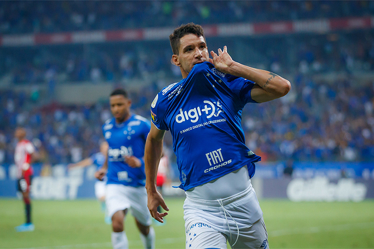 Thiago Neves fez o gol da última vitória do Cruzeiro no Mineirão pelo Brasileiro