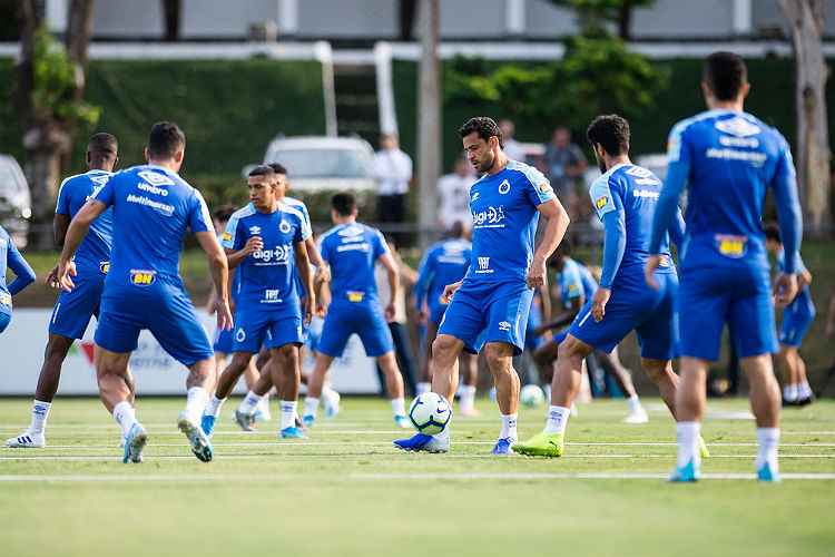 Fred disputa vaga com Sassá no ataque para jogo desta segunda