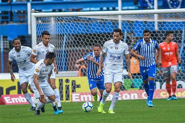Cruzeiro empatou por 2 a 2 com o Avaí, em 11 de agosto, na Ressacada