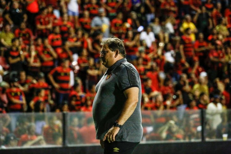 Time de Guto Ferreira está próximo do acesso