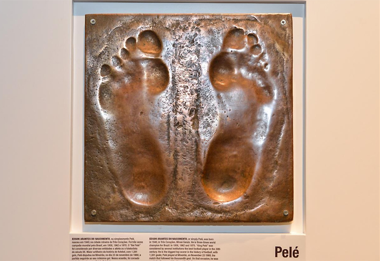 Marca dos pés do Rei Pelé que está exposta no Museu do futebol, no Mineirão