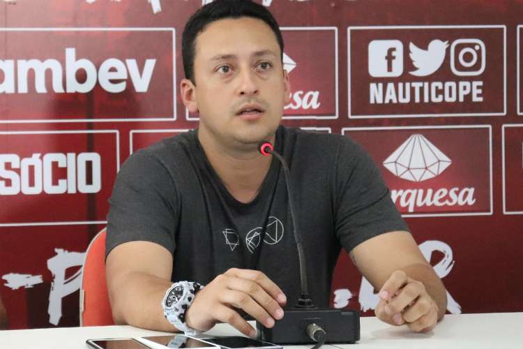 Executivo alvirrubro também reconheceu que atacante paraguaio Guillhermo Paiva está sendo observado