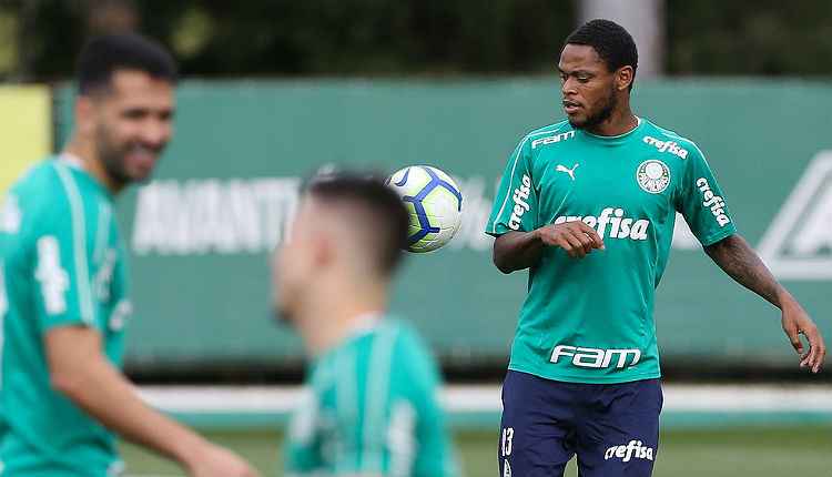 Recuperado de lesão, Luiz Adriano deve 