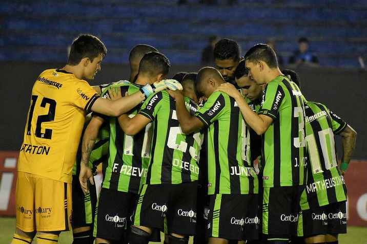 Coelho precisa da vitória para manter vivo o sonho do acesso