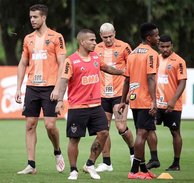 Cazares e Di Santo deve ser titulares; Vinícius, Otero e Marquinhos brigam por vaga no meio